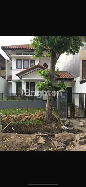 image RUMAH 2 LANTAI DI GRAHA FAMILI, SURABAYA (1)