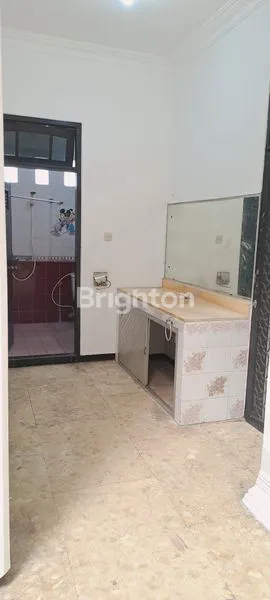 image RUMAH MEWAH 5+1 KT DI KERTAJAYA, LT 600M² (5)