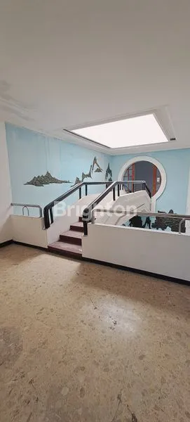 image RUMAH MEWAH 5+1 KT DI KERTAJAYA, LT 600M² (3)