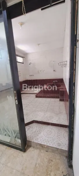 image RUMAH MEWAH 5+1 KT DI KERTAJAYA, LT 600M² (7)