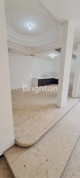 image RUMAH MEWAH 5+1 KT DI KERTAJAYA, LT 600M² (8)