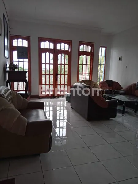 image RAPAK LEWAT MALL RUMAH BESAR ADA GUDANG (4)