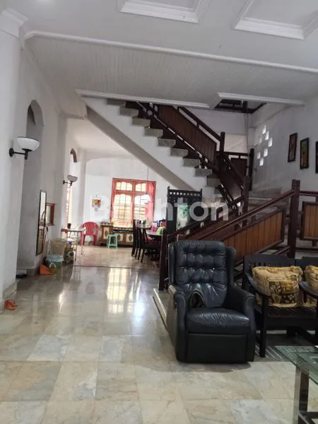 image RAPAK LEWAT MALL RUMAH BESAR ADA GUDANG (3)