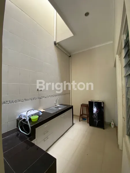 image SEWA RUMAH NIRWANA EXECUTIVE BLOK BB, BLOK DEPAN MINIMALIS, DEKAT MERR, ONE GATE SISTEM, BEBAS BANJIR (3)