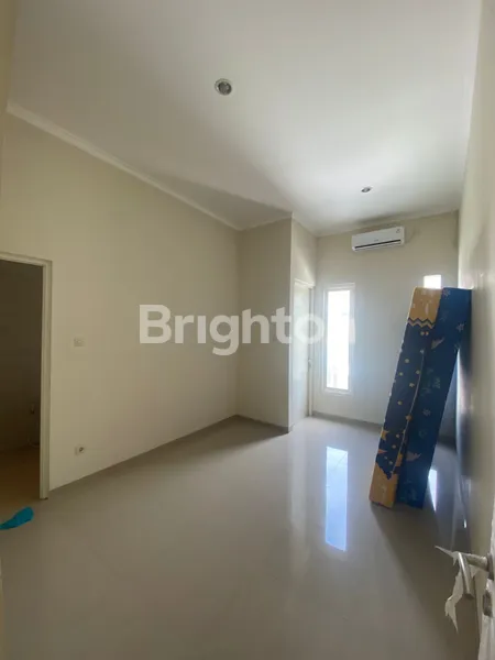 image SEWA RUMAH NIRWANA EXECUTIVE BLOK BB, BLOK DEPAN MINIMALIS, DEKAT MERR, ONE GATE SISTEM, BEBAS BANJIR (5)