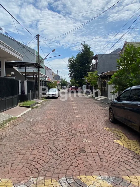 image SEWA RUMAH NIRWANA EXECUTIVE BLOK BB, BLOK DEPAN MINIMALIS, DEKAT MERR, ONE GATE SISTEM, BEBAS BANJIR (8)