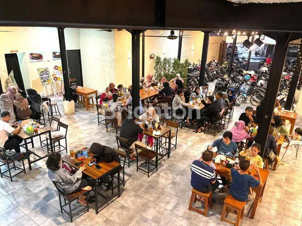DISEWAKAN BEKAS RESTO,LOKASI STRATEGIS, TIDAK JAUH DARI SOLO BARU.