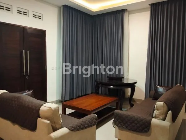 image JUAL RUMAH 2 LANTAI, LUAS DAN NYAMAN DI LOKASI STRATEGIS (2)