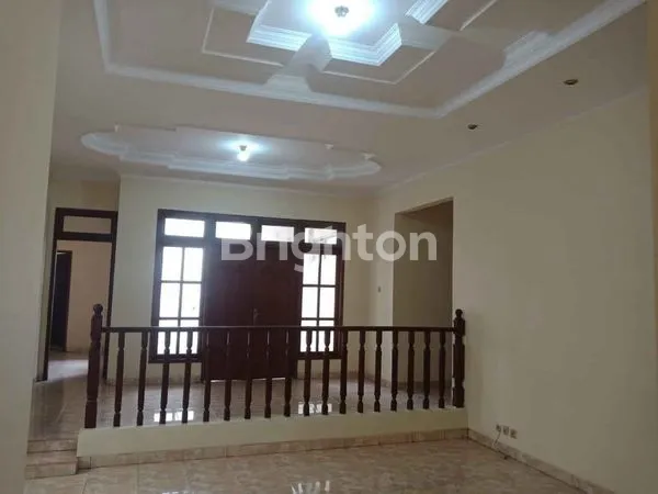 image DIJUAL RUMAH GAYUNGSARI COCOK UNTUK HUNIAN PRIBADI ATAU KANTOR (6)