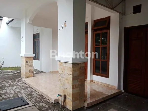 image DIJUAL RUMAH GAYUNGSARI COCOK UNTUK HUNIAN PRIBADI ATAU KANTOR (2)