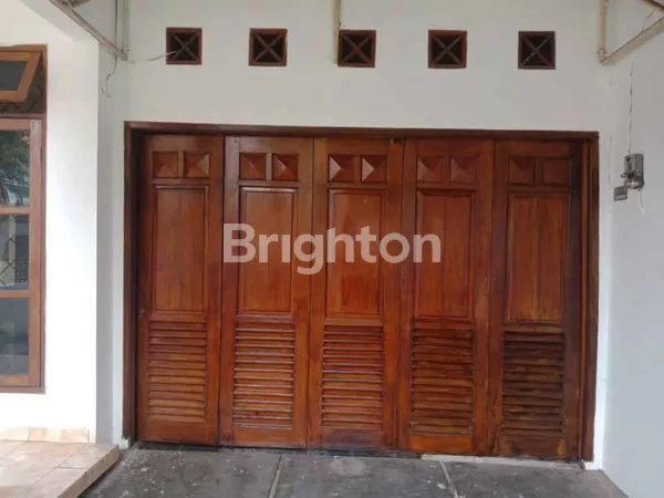 image DIJUAL RUMAH GAYUNGSARI COCOK UNTUK HUNIAN PRIBADI ATAU KANTOR (3)