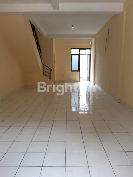 image RUKO SIAP PAKAI 2 LANTAI DI ROYAL JALAN BENTENG BETAWI, TANGERANG, STRATEGIS POSISI PINGGIR JALAN & RAMAI (2)