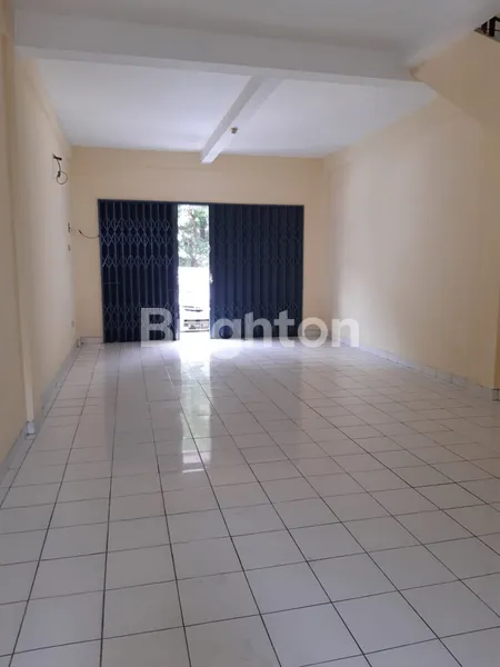 image RUKO SIAP PAKAI 2 LANTAI DI ROYAL JALAN BENTENG BETAWI, TANGERANG, STRATEGIS POSISI PINGGIR JALAN & RAMAI (6)