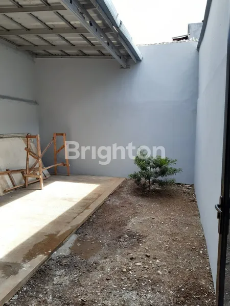 image RUKO SIAP PAKAI 2 LANTAI DI ROYAL JALAN BENTENG BETAWI, TANGERANG, STRATEGIS POSISI PINGGIR JALAN & RAMAI (8)