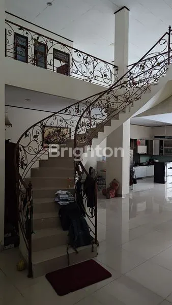 image RUMAH MEWAH 2 LANTAI DENGAN KOLAM RENANG DI MADEGONDO (1)