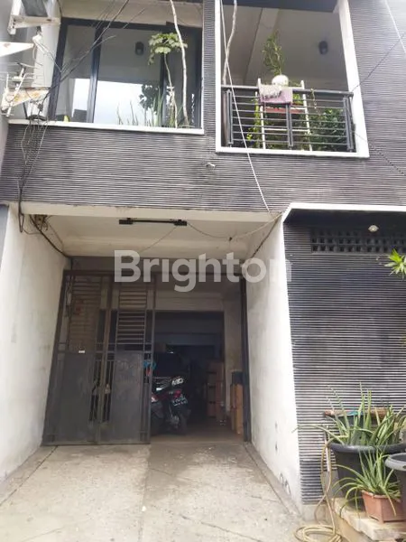 image DIJUAL RUMAH 5 LT FULLY FURNISHED NGANTONG, TANAH SEREAL TAMBORA (2)