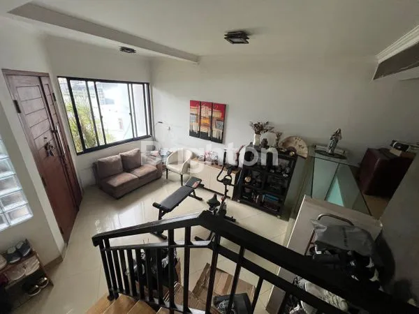 image DIJUAL RUMAH 5 LT FULLY FURNISHED NGANTONG, TANAH SEREAL TAMBORA (3)