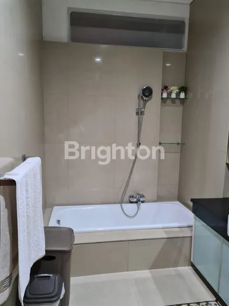 image RUMAH MEWAH 2 LANTAI DI CEMPAKA PUTIH, LT 202.5M² (3)