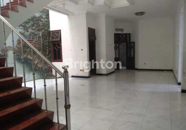 image RUMAH LUAS 415M² DI DARMO HOOK, 5+1 KT & 4+1 KM (4)