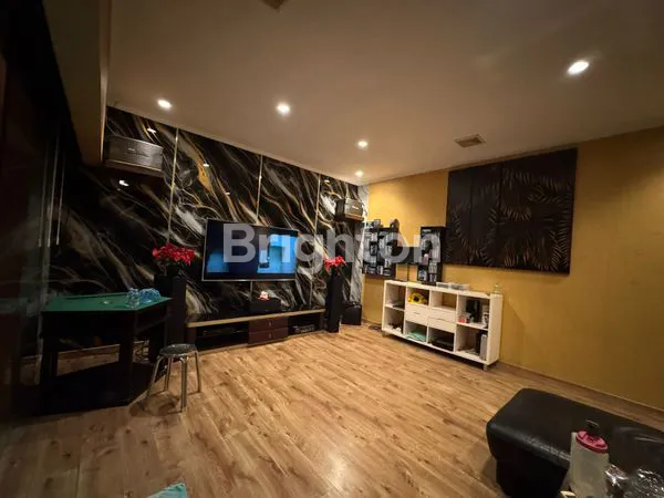 image RUMAH 3 LANTAI DI JUAL  (6)