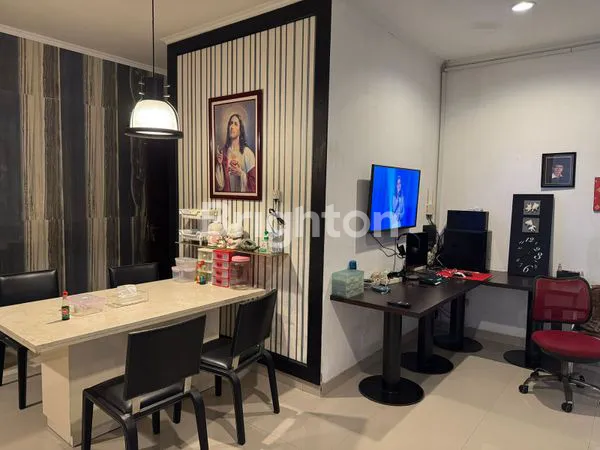 image RUMAH 3 LANTAI DI JUAL  (4)