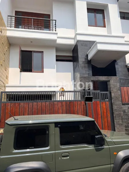 image SIAP HUNI DKT KANTOR PUSAT BEA CUKAI DAN LAP GOLF RAWAMANGUN STRATEGIS EKONOMIS (1)