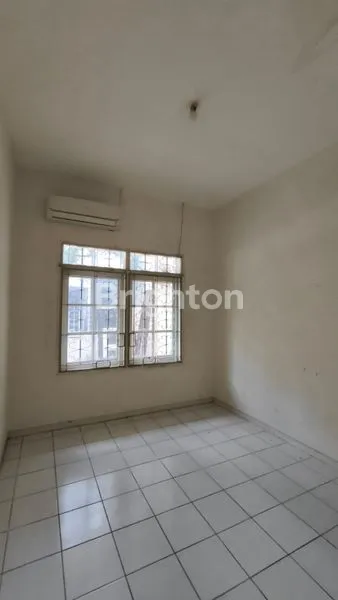 image RUMAH KLAMPIS SEMOLO DEKAT ITATS HOKKY MERR (5)