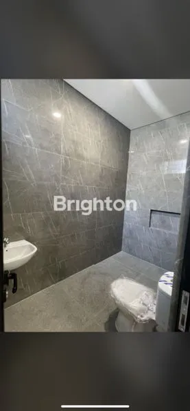 image RUMAH STRATEGIS DI MANYAR, LT 90 LB 135, 5 KT 4 KM (6)