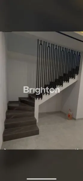 image RUMAH STRATEGIS DI MANYAR, LT 90 LB 135, 5 KT 4 KM (3)