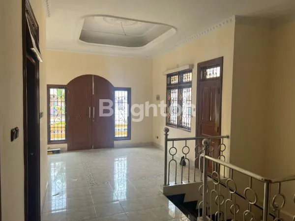 image DIJUAL RUMAH STRATEGIS - TAMAN PALEM (3)