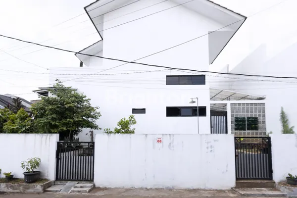 image DIJUAL RUMAH TAMAN CIHANJUANG 2 | LT 137 LB 100 | 2 KT 3 KM | ROOFTOP | SHM | 1,2 M NEGO (2)