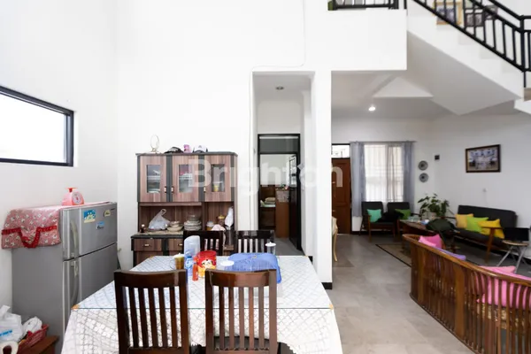 image DIJUAL RUMAH TAMAN CIHANJUANG 2 | LT 137 LB 100 | 2 KT 3 KM | ROOFTOP | SHM | 1,2 M NEGO (5)