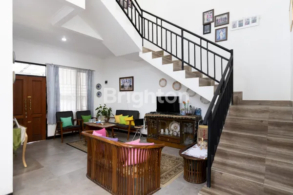 image DIJUAL RUMAH TAMAN CIHANJUANG 2 | LT 137 LB 100 | 2 KT 3 KM | ROOFTOP | SHM | 1,2 M NEGO (6)