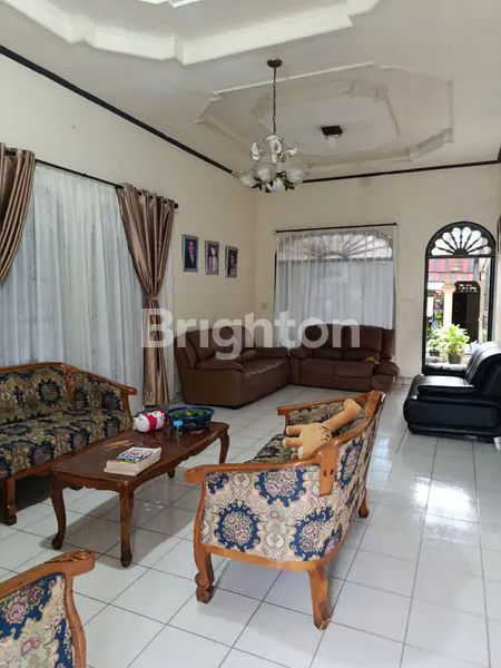 image RUMAH STRATEGIS COCOK TEMPAT TINGGAL DAN USAHA (1)