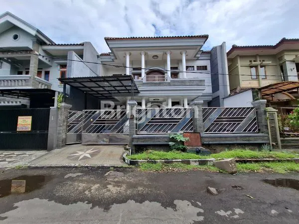 image RUMAH DESIGN EROPA 2 LANTAI FULL FURNISHED (1)
