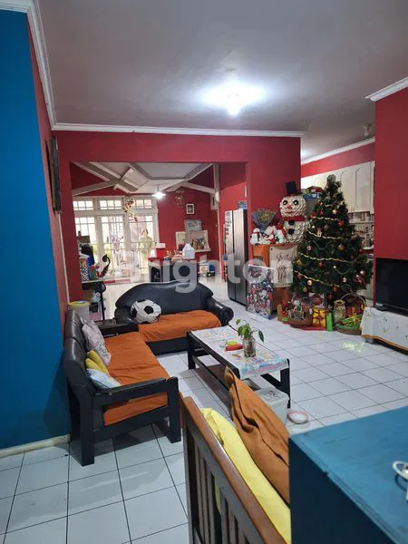 image RUMAH CANTIK DAN TERAWAT DI CLUSTER YANG TENANG DI ARAYA (5)