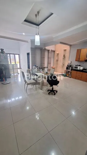 image DIJUAL RUMAH MINIMALIS 3LANTAI DI KELAPA GADING, JAKARTA UTARA  (1)