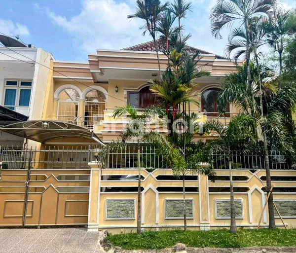 image RUMAH TAMAN PALEM LESTARI CENGKARENG JAKARTA BARAT GAYA KLASIK MEDITERANIA SUDAH FULL RENOVASI SIAP HUNI (1)