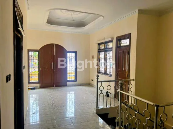 image RUMAH TAMAN PALEM LESTARI CENGKARENG JAKARTA BARAT GAYA KLASIK MEDITERANIA SUDAH FULL RENOVASI SIAP HUNI (4)