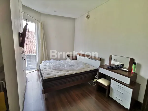 image RUMAH 4 LANTAI FULL FURNISHED ROW 2 MOBIL DEKAT MAL CENTRAL PARK DI TANJUNG DUREN JAKARTA BARAT (7)