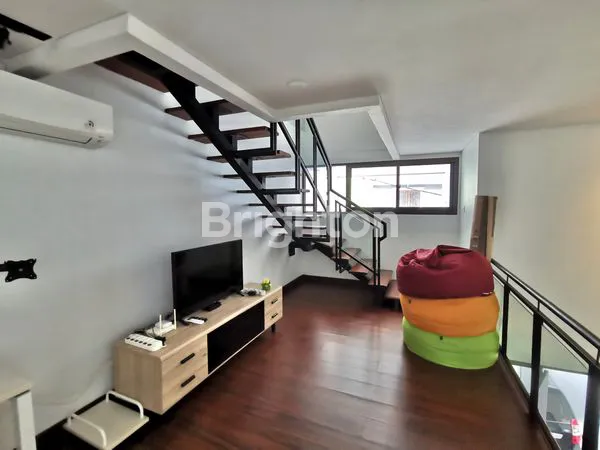 image RUMAH 4 LANTAI FULL FURNISHED ROW 2 MOBIL DEKAT MAL CENTRAL PARK DI TANJUNG DUREN JAKARTA BARAT (5)