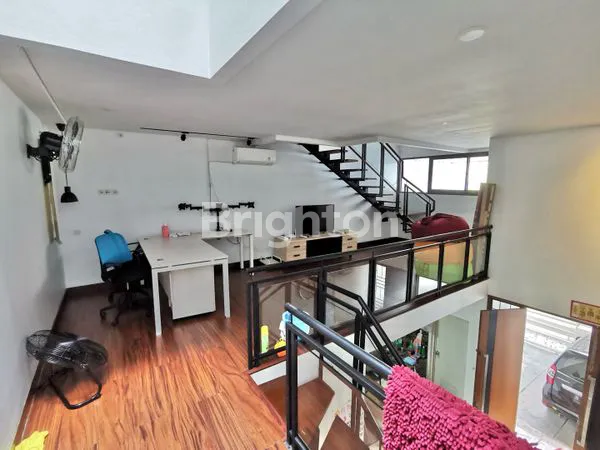 image RUMAH 4 LANTAI FULL FURNISHED ROW 2 MOBIL DEKAT MAL CENTRAL PARK DI TANJUNG DUREN JAKARTA BARAT (2)