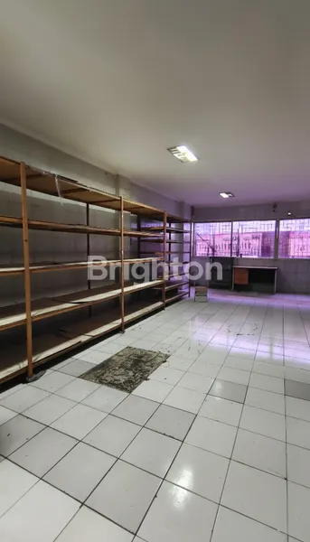 image RUKO SIAP PAKAI 4 LANTAI GAJAH MADA/GLODOK JAKARTA BARAT LEBAR 5X12 HGB ADA LIFT BARANG (3)