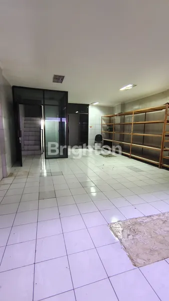 image RUKO SIAP PAKAI 4 LANTAI GAJAH MADA/GLODOK JAKARTA BARAT LEBAR 5X12 HGB ADA LIFT BARANG (4)