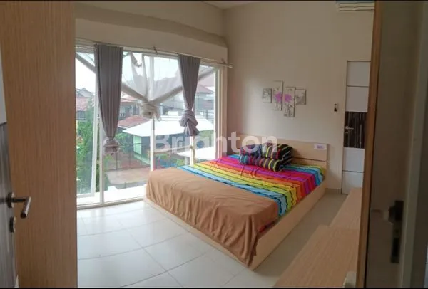 image RUMAH 2LANTAI +2 CARPORT DI AREA KOTA MLANG (4)