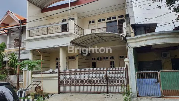 image DIJUAL RUMAH KOS 2,5 LANTAI DI JL. BARATA JAYA SURABAYA, LOKASI STRATEGIS DAN SANGAT POTENSIAL UNTUK INVESTASI KOS-KOSAN MAUPUN HUNIAN SEKALIGUS USAHA. (1)