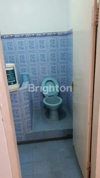 image DIJUAL RUMAH KOS 2,5 LANTAI DI JL. BARATA JAYA SURABAYA, LOKASI STRATEGIS DAN SANGAT POTENSIAL UNTUK INVESTASI KOS-KOSAN MAUPUN HUNIAN SEKALIGUS USAHA. (6)