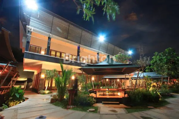 BANGUNAN EX RESTO LOKASI STRATEGIS MANAHAN