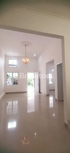 image RUMAH RAPI SIAP HUNI DI DALAM CLUSTER KOTA WISATA (4)