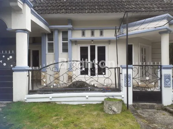 image RUMAH HOOK +2 CARPORT DI AREA TENGAH KOTA MALANG (2)